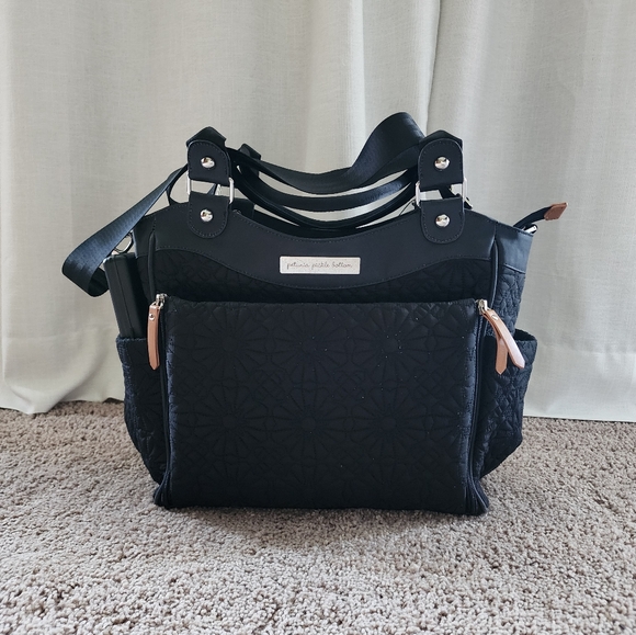 Petunia Pickle Bottom City Carry all Bedford Ave - Picture 1 of 7